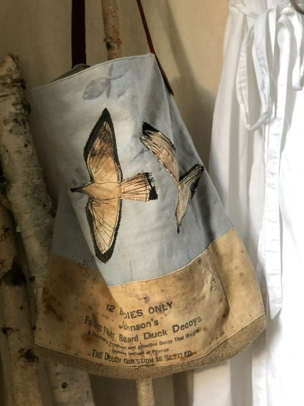 Linen tote bag with leather strap and embroidery. Magnolia Pearl style. NWT